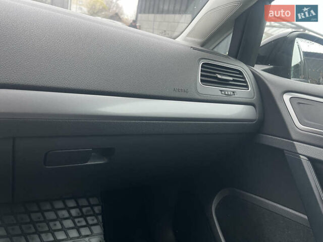 Черный Фольксваген Гольф, объемом двигателя 1.6 л и пробегом 246 тыс. км за 10150 $, фото 30 на Automoto.ua