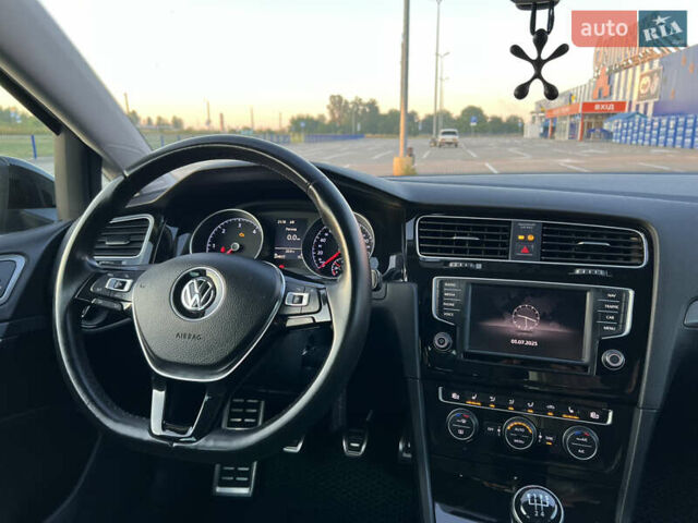 Черный Фольксваген Гольф, объемом двигателя 1.6 л и пробегом 235 тыс. км за 13700 $, фото 20 на Automoto.ua