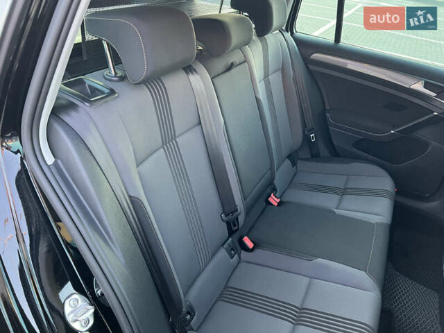 Черный Фольксваген Гольф, объемом двигателя 1.6 л и пробегом 235 тыс. км за 13700 $, фото 28 на Automoto.ua