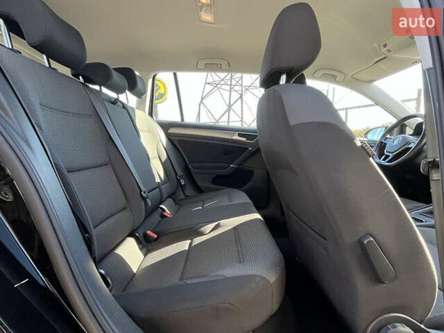 Черный Фольксваген Гольф, объемом двигателя 0 л и пробегом 215 тыс. км за 10300 $, фото 22 на Automoto.ua