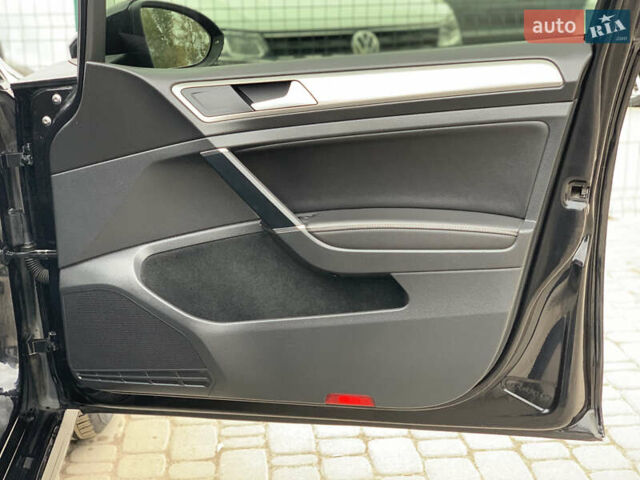 Черный Фольксваген Гольф, объемом двигателя 2 л и пробегом 260 тыс. км за 11399 $, фото 30 на Automoto.ua