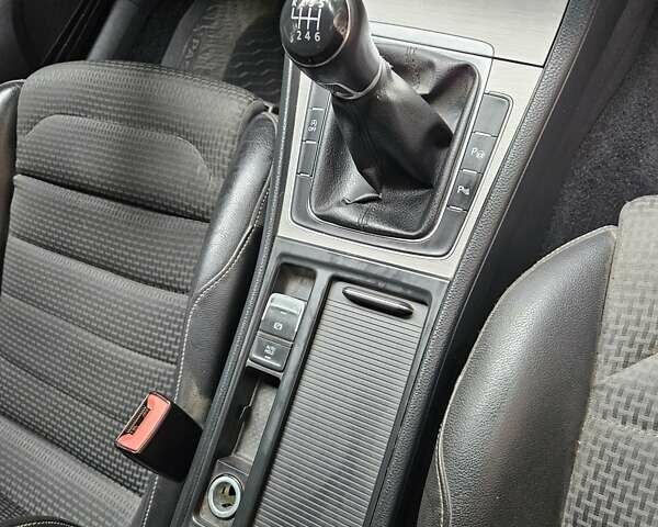 Черный Фольксваген Гольф, объемом двигателя 1.97 л и пробегом 213 тыс. км за 13500 $, фото 13 на Automoto.ua