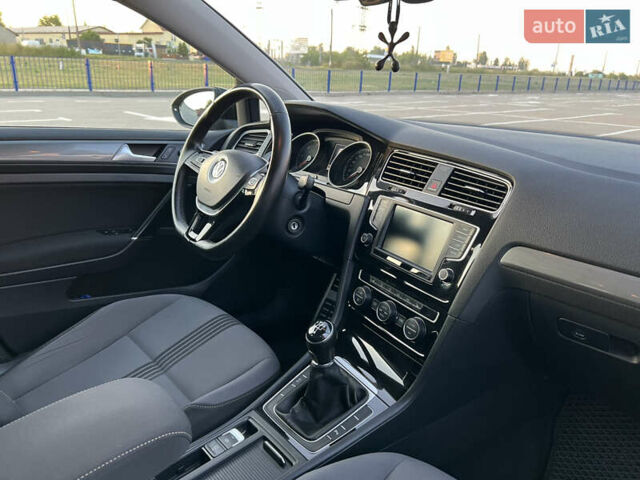 Черный Фольксваген Гольф, объемом двигателя 1.6 л и пробегом 235 тыс. км за 13700 $, фото 19 на Automoto.ua