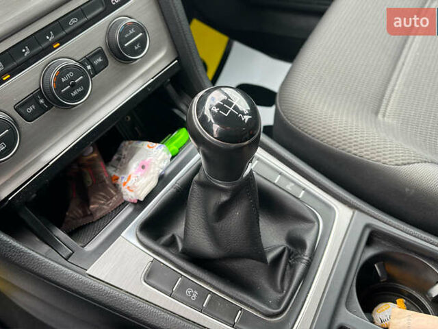 Черный Фольксваген Гольф, объемом двигателя 1.6 л и пробегом 224 тыс. км за 11700 $, фото 10 на Automoto.ua