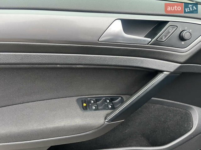 Черный Фольксваген Гольф, объемом двигателя 1.6 л и пробегом 246 тыс. км за 10150 $, фото 23 на Automoto.ua