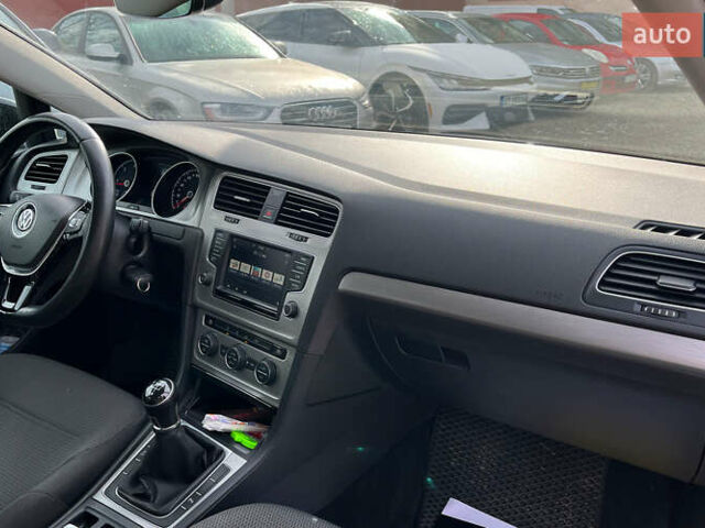 Черный Фольксваген Гольф, объемом двигателя 1.6 л и пробегом 224 тыс. км за 11700 $, фото 21 на Automoto.ua