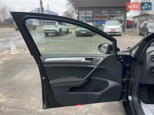 Чорний Фольксваген Гольф, об'ємом двигуна 1.6 л та пробігом 250 тис. км за 9900 $, фото 9 на Automoto.ua