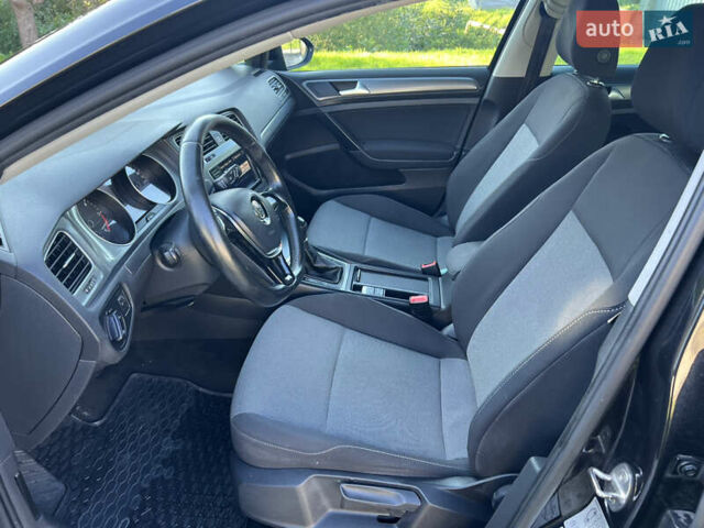 Черный Фольксваген Гольф, объемом двигателя 1.6 л и пробегом 206 тыс. км за 10500 $, фото 58 на Automoto.ua