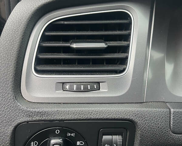 Черный Фольксваген Гольф, объемом двигателя 1.6 л и пробегом 246 тыс. км за 10150 $, фото 25 на Automoto.ua