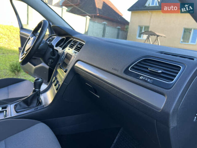 Черный Фольксваген Гольф, объемом двигателя 1.6 л и пробегом 206 тыс. км за 10500 $, фото 69 на Automoto.ua