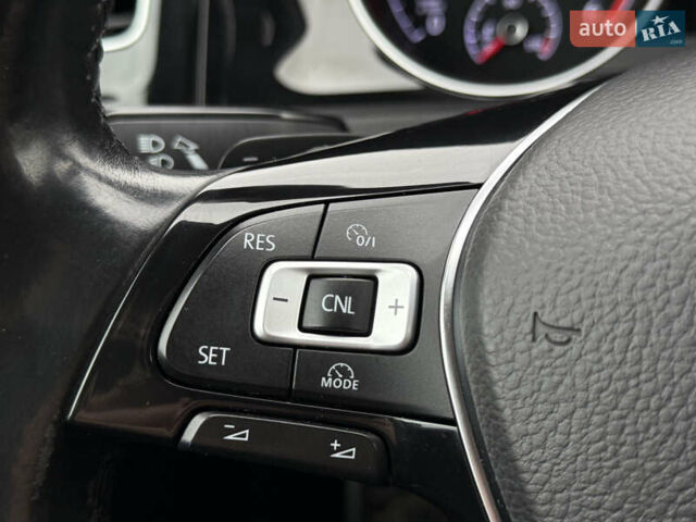 Черный Фольксваген Гольф, объемом двигателя 2 л и пробегом 236 тыс. км за 12450 $, фото 48 на Automoto.ua