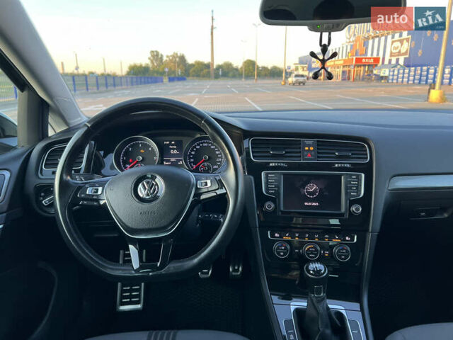 Черный Фольксваген Гольф, объемом двигателя 1.6 л и пробегом 235 тыс. км за 13700 $, фото 22 на Automoto.ua