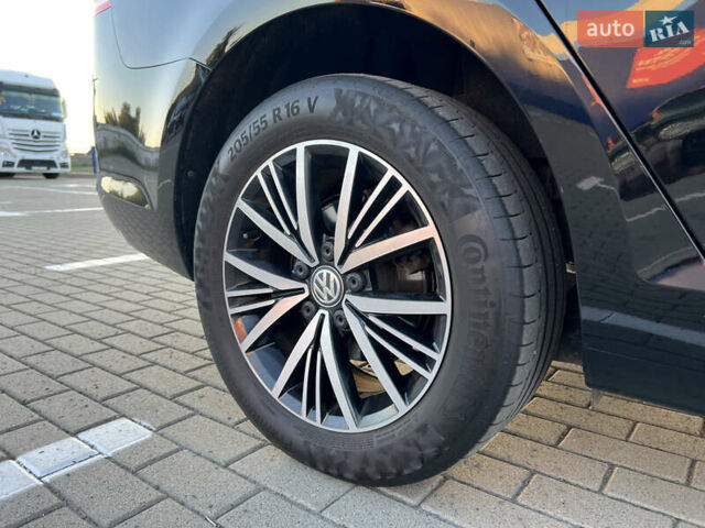 Черный Фольксваген Гольф, объемом двигателя 1.6 л и пробегом 235 тыс. км за 13700 $, фото 31 на Automoto.ua