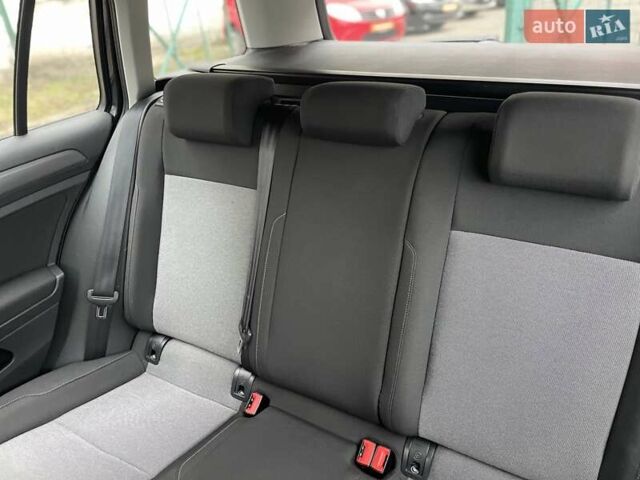 Чорний Фольксваген Гольф, об'ємом двигуна 1.6 л та пробігом 250 тис. км за 9900 $, фото 27 на Automoto.ua