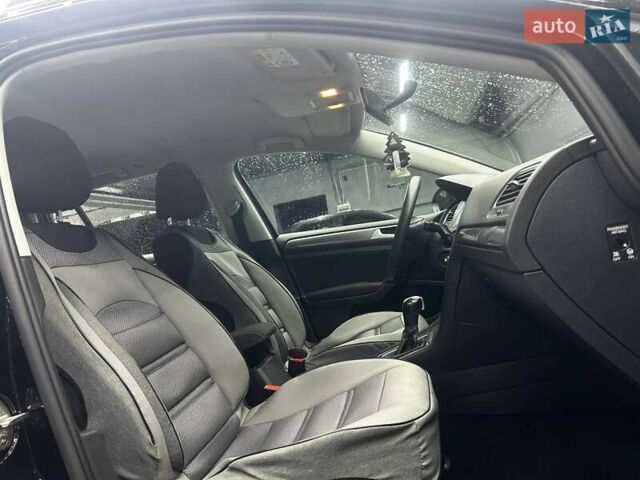 Черный Фольксваген Гольф, объемом двигателя 1.6 л и пробегом 187 тыс. км за 13000 $, фото 16 на Automoto.ua