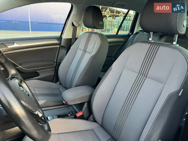 Черный Фольксваген Гольф, объемом двигателя 1.6 л и пробегом 235 тыс. км за 13700 $, фото 27 на Automoto.ua