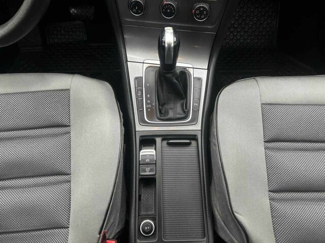 Черный Фольксваген Гольф, объемом двигателя 1.6 л и пробегом 187 тыс. км за 13000 $, фото 14 на Automoto.ua