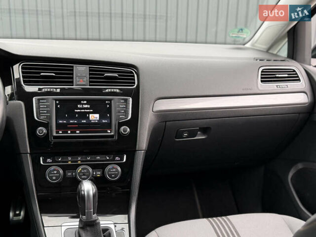 Черный Фольксваген Гольф, объемом двигателя 2 л и пробегом 236 тыс. км за 12450 $, фото 39 на Automoto.ua