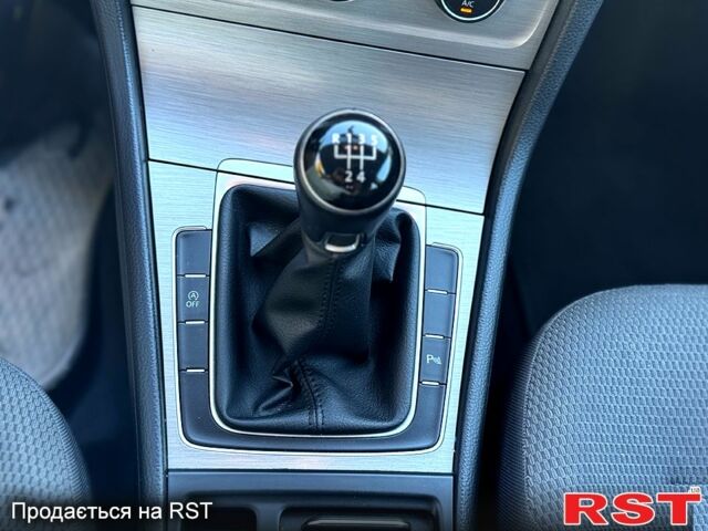 Черный Фольксваген Гольф, объемом двигателя 1.6 л и пробегом 245 тыс. км за 11999 $, фото 6 на Automoto.ua