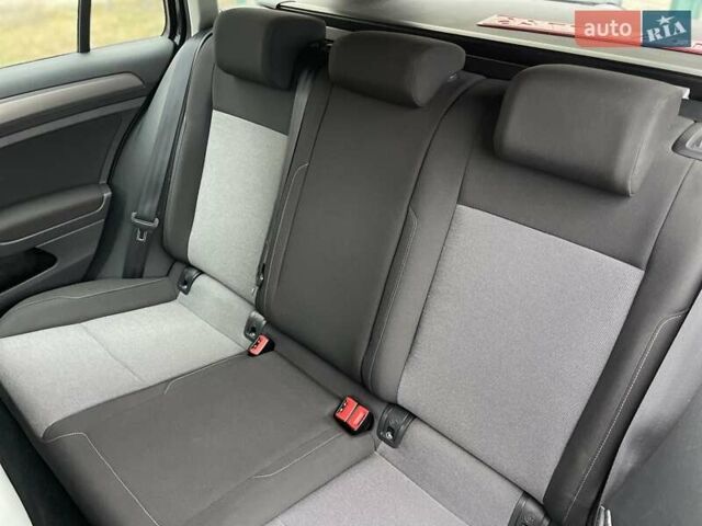 Чорний Фольксваген Гольф, об'ємом двигуна 1.6 л та пробігом 250 тис. км за 9900 $, фото 32 на Automoto.ua