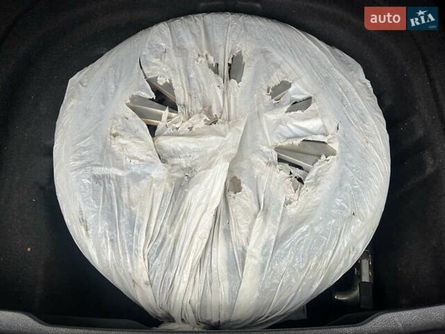 Черный Фольксваген Гольф, объемом двигателя 1.6 л и пробегом 246 тыс. км за 10150 $, фото 14 на Automoto.ua