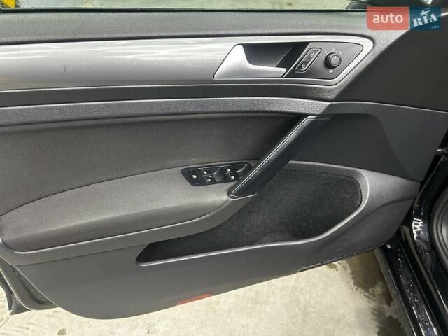 Черный Фольксваген Гольф, объемом двигателя 1.6 л и пробегом 187 тыс. км за 13000 $, фото 6 на Automoto.ua