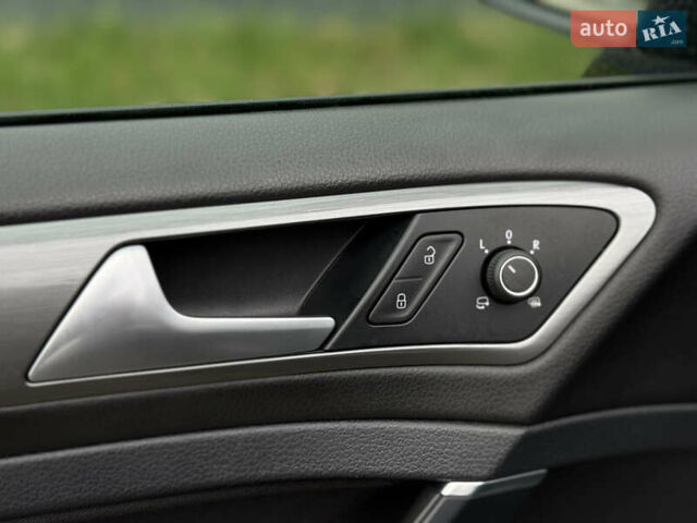 Черный Фольксваген Гольф, объемом двигателя 2 л и пробегом 236 тыс. км за 12450 $, фото 18 на Automoto.ua