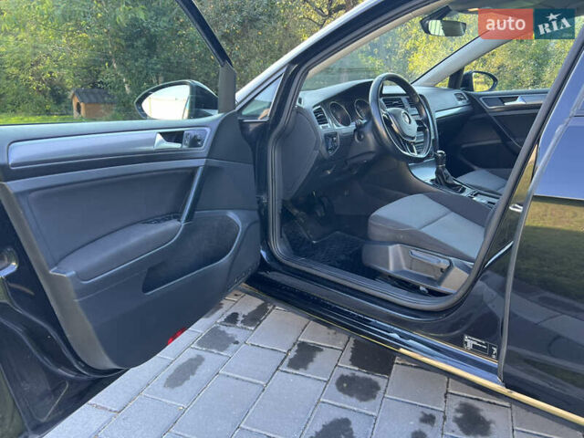 Черный Фольксваген Гольф, объемом двигателя 1.6 л и пробегом 206 тыс. км за 10500 $, фото 56 на Automoto.ua