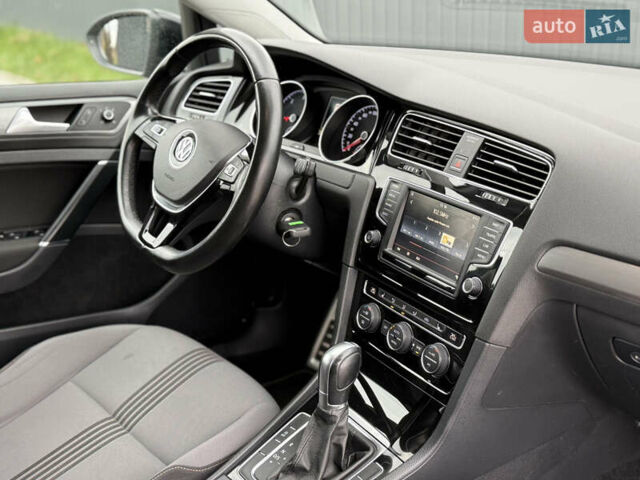 Черный Фольксваген Гольф, объемом двигателя 2 л и пробегом 236 тыс. км за 12450 $, фото 32 на Automoto.ua