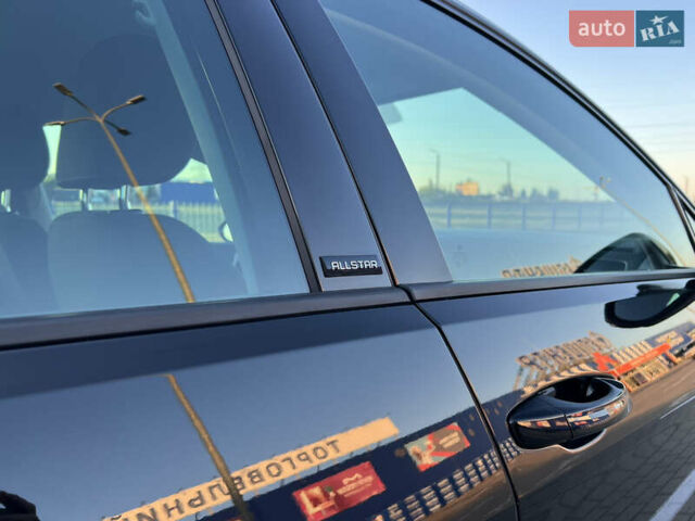 Черный Фольксваген Гольф, объемом двигателя 1.6 л и пробегом 235 тыс. км за 13700 $, фото 11 на Automoto.ua