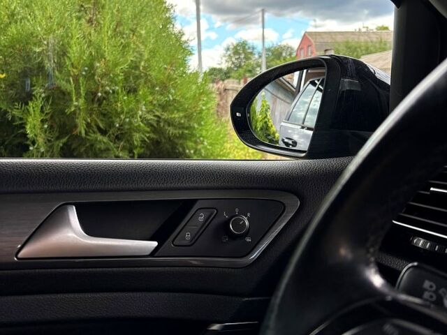 Черный Фольксваген Гольф, объемом двигателя 1.6 л и пробегом 290 тыс. км за 11900 $, фото 8 на Automoto.ua