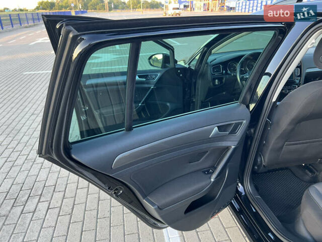 Черный Фольксваген Гольф, объемом двигателя 1.6 л и пробегом 235 тыс. км за 13700 $, фото 13 на Automoto.ua