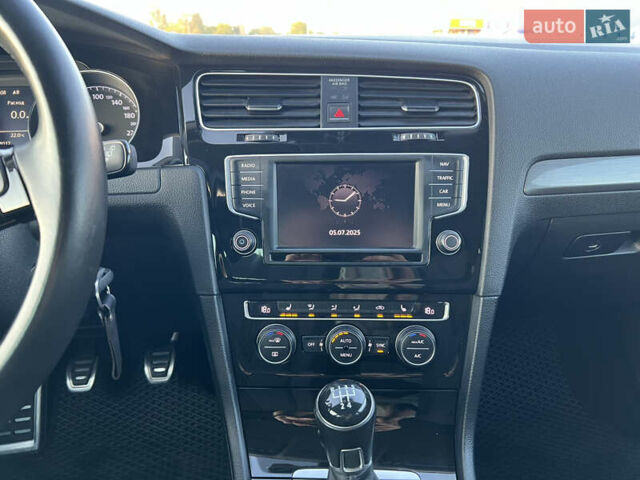 Черный Фольксваген Гольф, объемом двигателя 1.6 л и пробегом 235 тыс. км за 13700 $, фото 23 на Automoto.ua