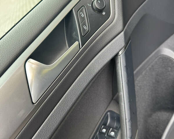 Чорний Фольксваген Гольф, об'ємом двигуна 1.6 л та пробігом 176 тис. км за 12700 $, фото 16 на Automoto.ua