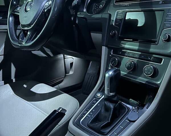 Черный Фольксваген Гольф, объемом двигателя 1.8 л и пробегом 197 тыс. км за 10800 $, фото 6 на Automoto.ua