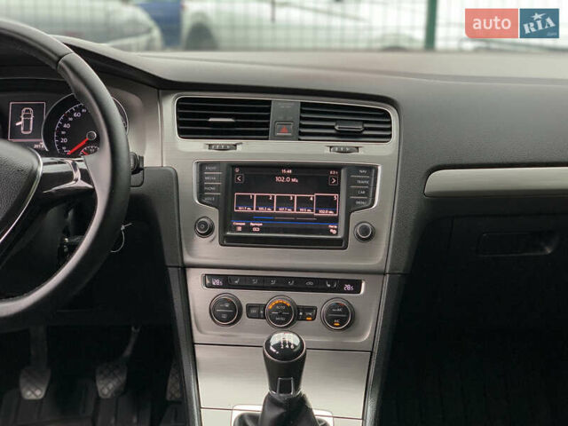 Черный Фольксваген Гольф, объемом двигателя 2 л и пробегом 260 тыс. км за 11399 $, фото 47 на Automoto.ua