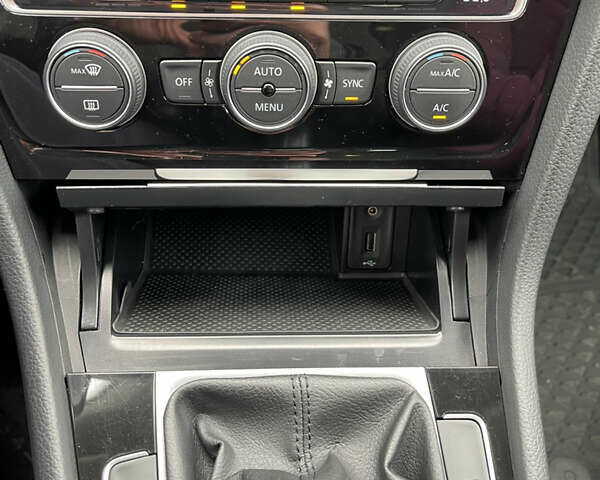 Чорний Фольксваген Гольф, об'ємом двигуна 1.6 л та пробігом 215 тис. км за 12800 $, фото 11 на Automoto.ua