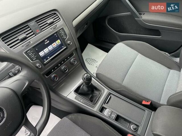 Чорний Фольксваген Гольф, об'ємом двигуна 1.6 л та пробігом 250 тис. км за 9900 $, фото 24 на Automoto.ua