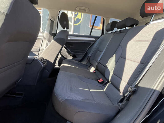 Черный Фольксваген Гольф, объемом двигателя 0 л и пробегом 215 тыс. км за 10300 $, фото 21 на Automoto.ua