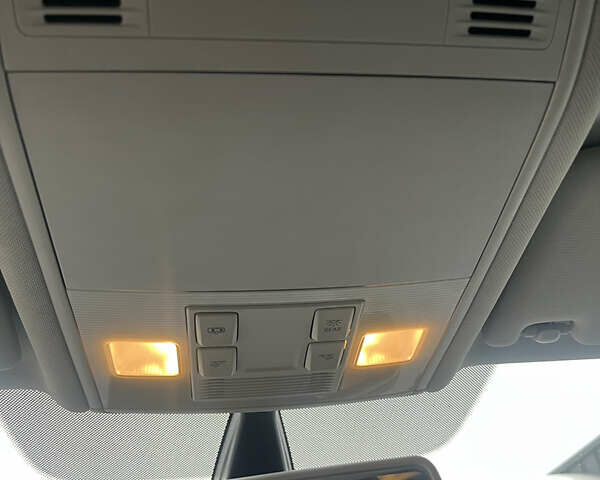 Черный Фольксваген Гольф, объемом двигателя 1.6 л и пробегом 246 тыс. км за 10150 $, фото 31 на Automoto.ua