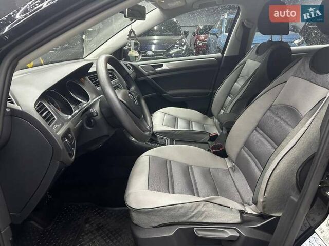 Черный Фольксваген Гольф, объемом двигателя 1.6 л и пробегом 187 тыс. км за 13000 $, фото 8 на Automoto.ua