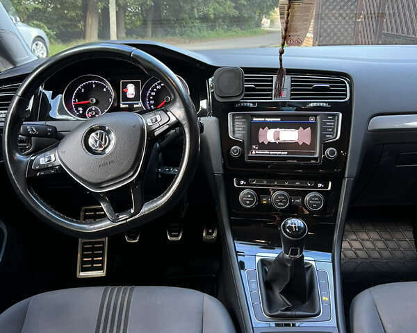 Черный Фольксваген Гольф, объемом двигателя 1.6 л и пробегом 275 тыс. км за 11100 $, фото 12 на Automoto.ua