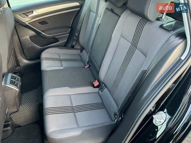 Черный Фольксваген Гольф, объемом двигателя 1.6 л и пробегом 235 тыс. км за 13700 $, фото 29 на Automoto.ua