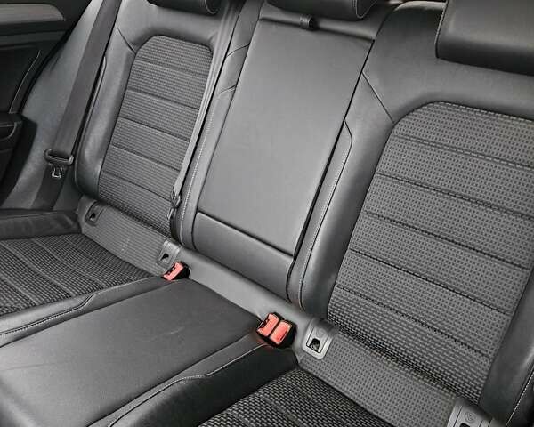 Черный Фольксваген Гольф, объемом двигателя 1.97 л и пробегом 213 тыс. км за 13500 $, фото 12 на Automoto.ua