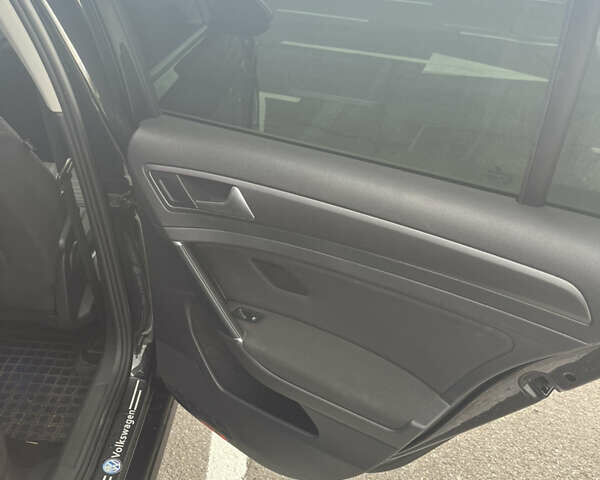 Черный Фольксваген Гольф, объемом двигателя 1.6 л и пробегом 295 тыс. км за 12500 $, фото 12 на Automoto.ua