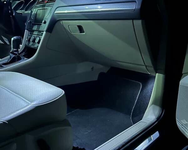 Черный Фольксваген Гольф, объемом двигателя 1.8 л и пробегом 197 тыс. км за 10800 $, фото 5 на Automoto.ua