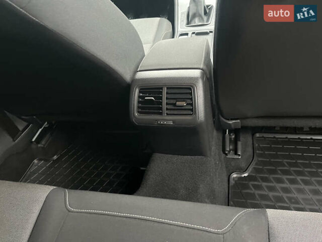 Черный Фольксваген Гольф, объемом двигателя 1.6 л и пробегом 246 тыс. км за 10150 $, фото 21 на Automoto.ua