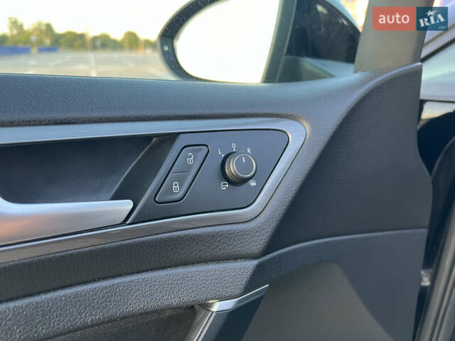 Черный Фольксваген Гольф, объемом двигателя 1.6 л и пробегом 235 тыс. км за 13700 $, фото 26 на Automoto.ua