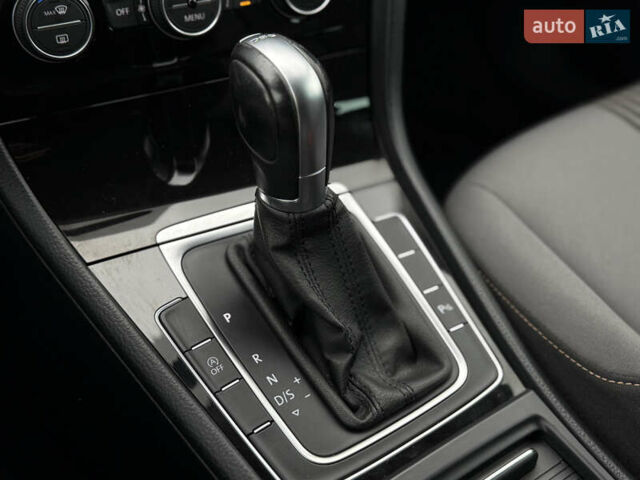 Черный Фольксваген Гольф, объемом двигателя 2 л и пробегом 236 тыс. км за 12450 $, фото 40 на Automoto.ua