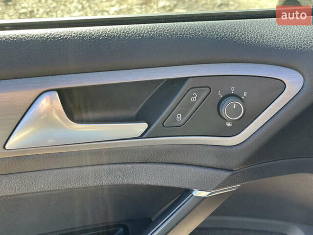 Черный Фольксваген Гольф, объемом двигателя 0 л и пробегом 215 тыс. км за 10300 $, фото 18 на Automoto.ua